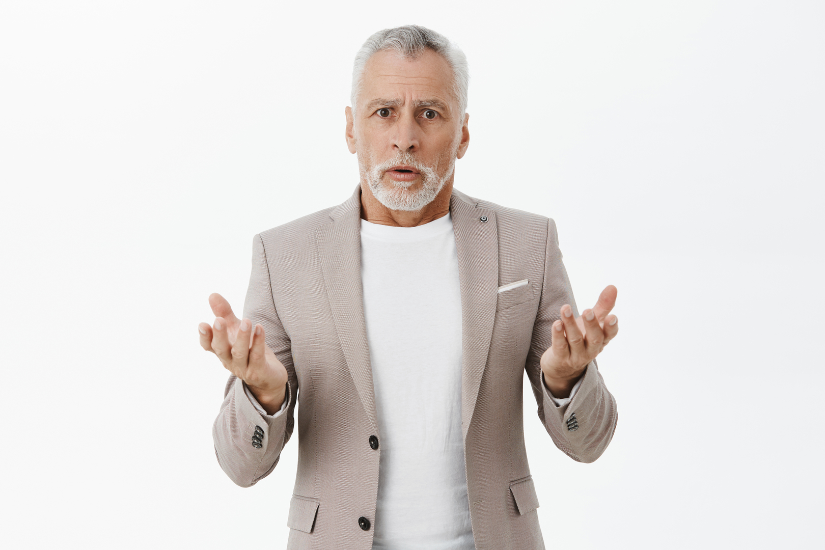 15 Imagem - confused-and-worried-businessman-in-suit-looking-puzzled-can-t-understand-what-happening.jpg